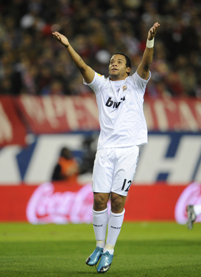 离40+三双仅差1板！拉拉维亚社媒调侃东契奇：你再抢个板啊（东契奇距40+三双只差1板！拉拉维亚社媒打趣：再抢一个啊）