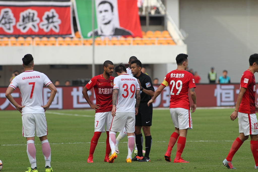 弗里克：亚马尔这个月该不该去国家队？这不是我的问题（弗里克谈亚马尔本月是否入选国家队：不由我做主）